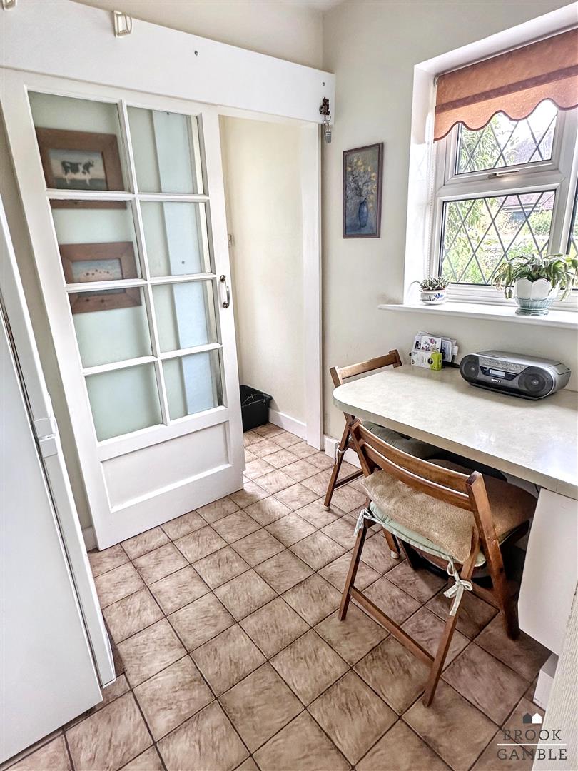 2 Bedroom House. Church Street in Eastbourne,  14